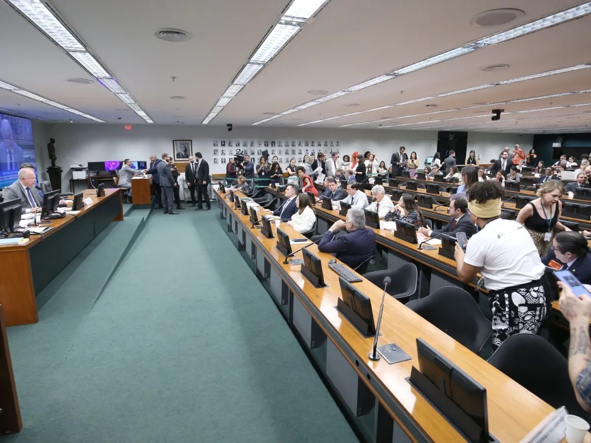 CCJ da Câmara aprova projeto de castração química para estupradores.