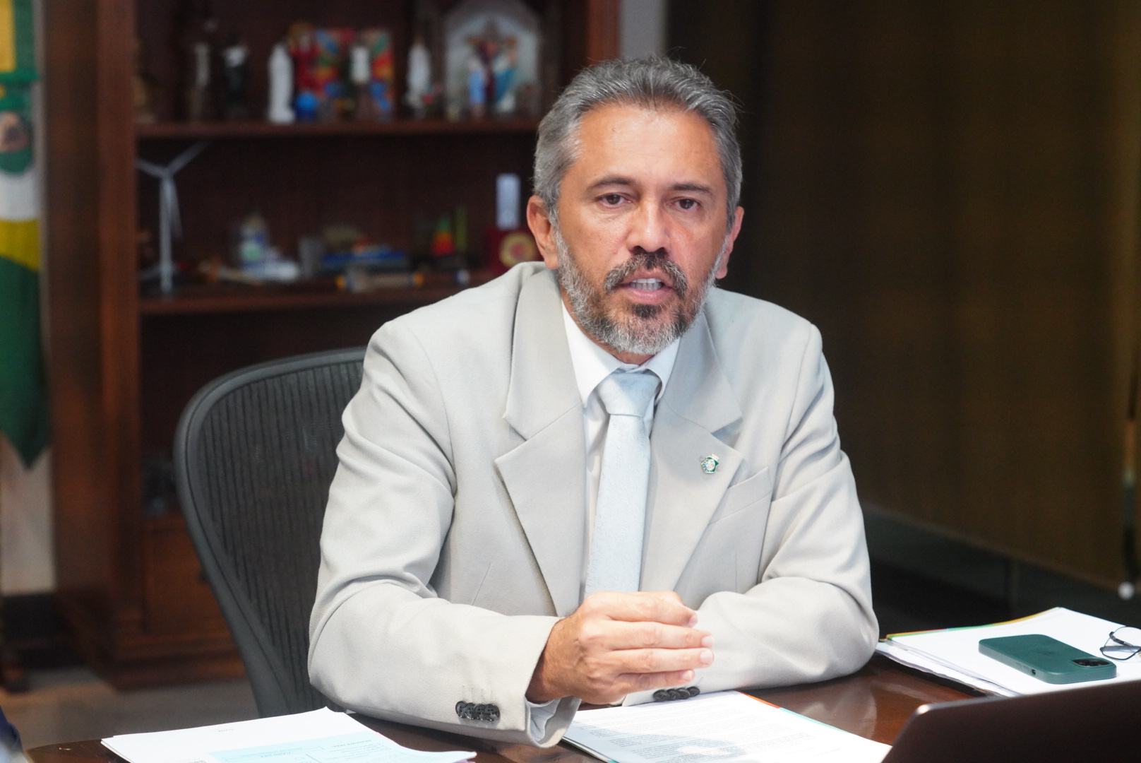 Decisão sobre reajuste dos servidores estaduais fica para Dezembro. 