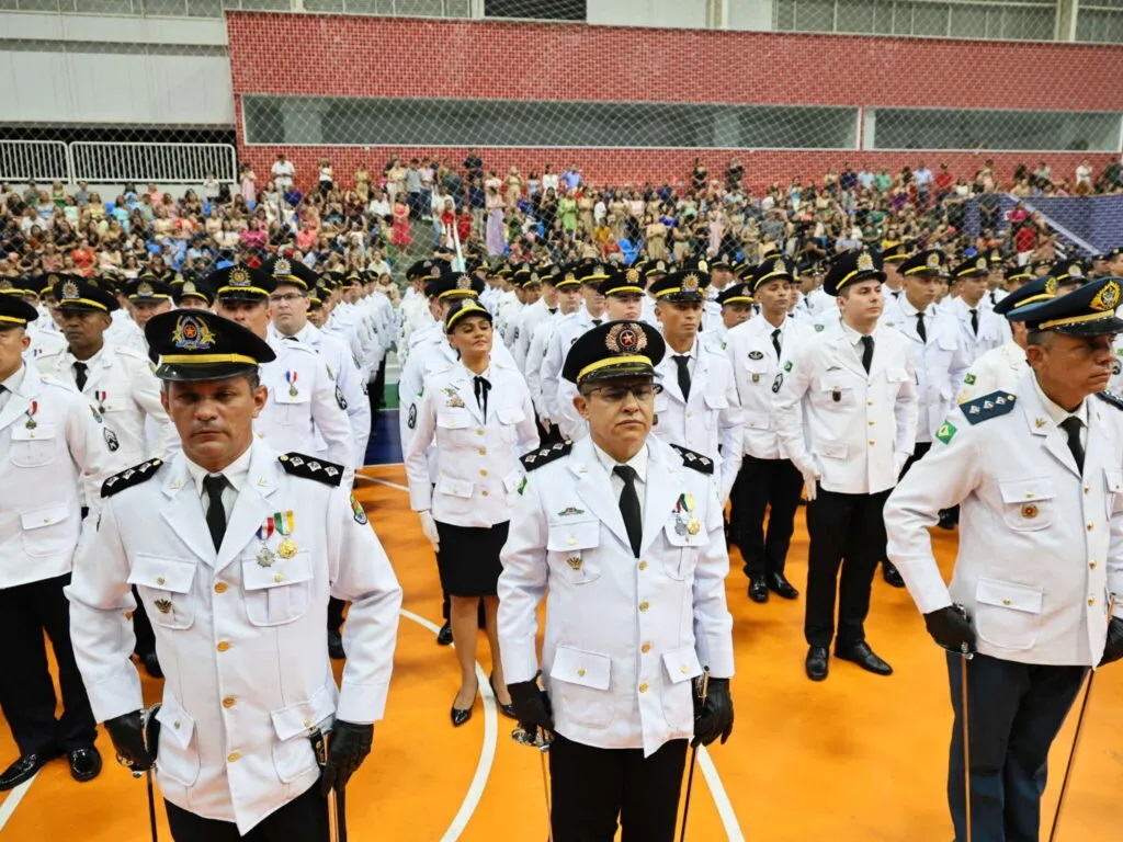 Governo do Ceará promove quase 3.800 militares em solenidades na capital e no interior
