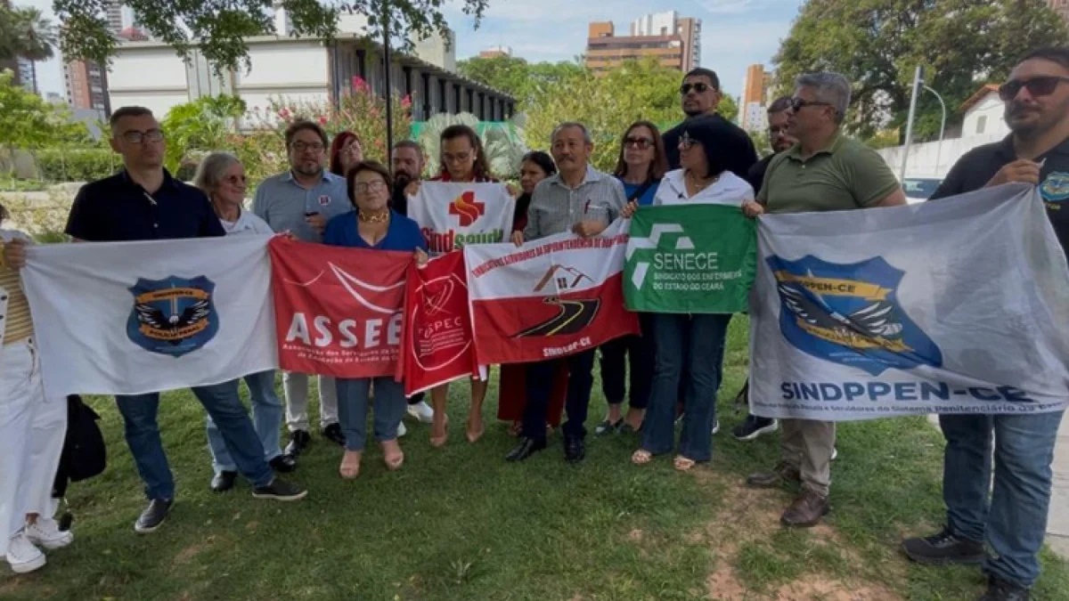 Após 2 meses, governador Elmano (PT) ainda não definiu reajuste dos servidores públicos do Ceará. 